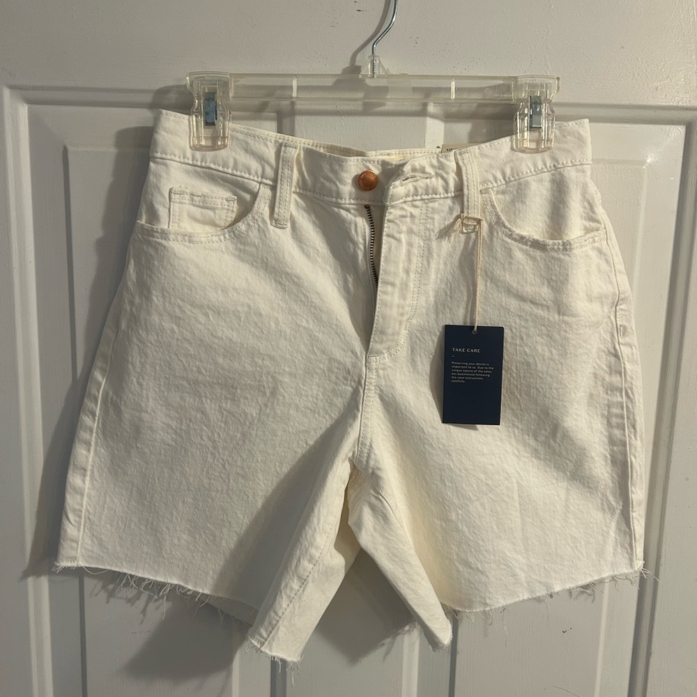 Women Bermuda Shorts Size 2/26 New with Tags